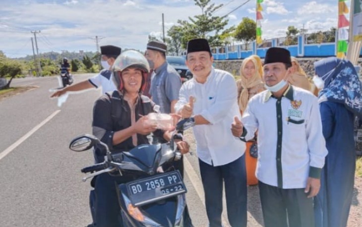 saat pembagian takjil