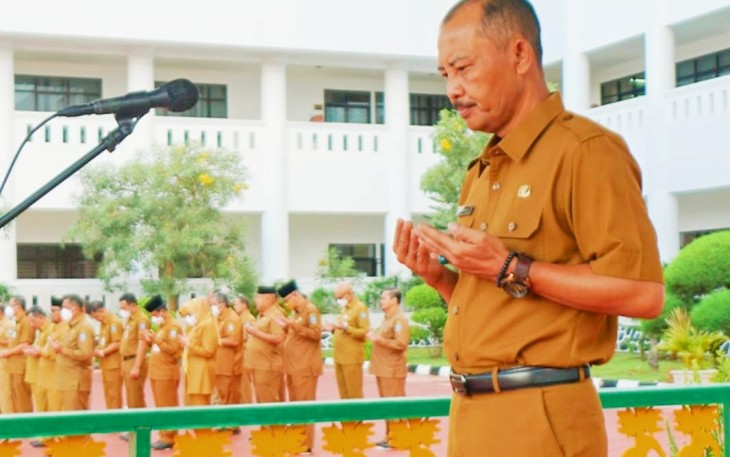 Sekretaris Daerah Provinsi Kepulauan Riau, Drs. Adi Prihantara MM, saat pimpin apel pagi, Senin (25/7/22)