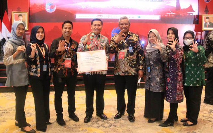 Kepala Kantor Wilayah Tejo Harwanto usai terima penghargaan