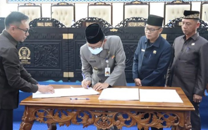 Persetujuan Bersama dan Penandatanganan Ranperda APBD TA 2023
