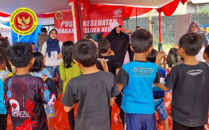 BIN saat Membantu Anak Korban Gempa Cianjur