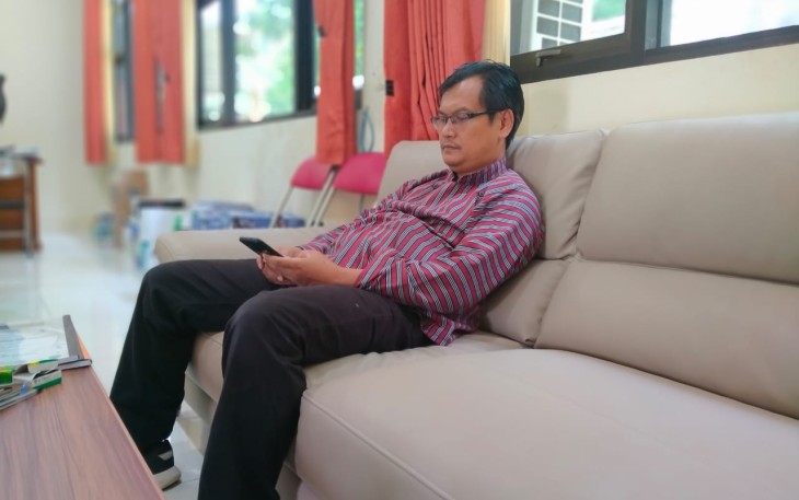 JOKO WIDODO, S.ST, MT Kepala Bidang Bina Marga dan Jasa Konstruksi, Dinas Pekerjaan Umum dan Penataan Ruang, Kabupaten Trenggalek, saat dikonfirmasi di ruang kerjanya, Kamis 6/1/2022 (Foto : Hardi Rangga)