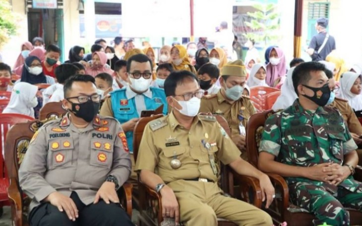 Agus Istiqlal Tinjau Pelaksanaan Vaksinasi Covid-19 di SDN 1 KRUI