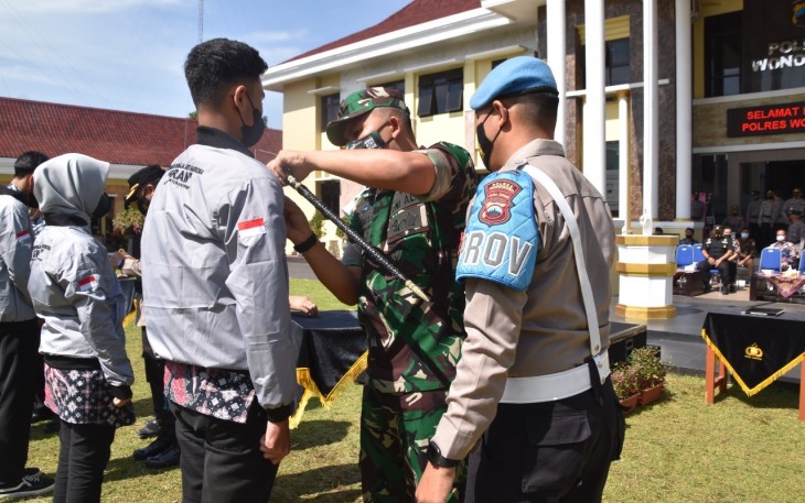Dandim sematkan jaket saat deklarasi