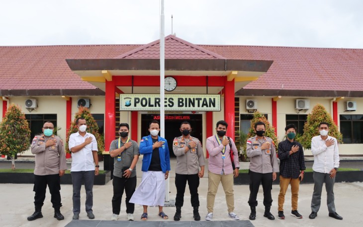 Foto bersama Kapolres Bintan beserta jajaran dan Ketua serta pengurus PMII Tanjung Pinang - Bintan
