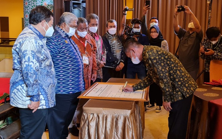 Penandatanganan Komitmen rehabilitasi Mangrove oleh Sembilan Gubernur, di Hotel Claro, Kendari-Sulawesi Tenggara