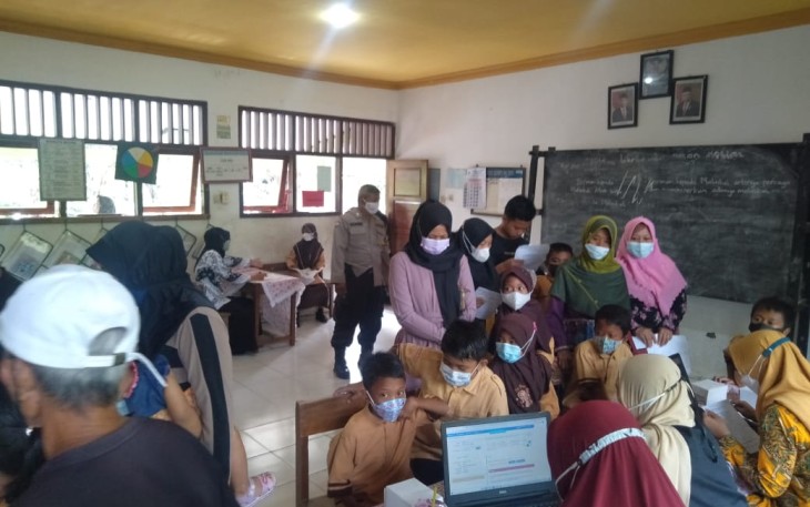 Vaksinasi Covid-19 di SD Negeri 01 dan SD Negeri 02 Karangmulyo, Pegandon