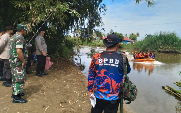Pencarian warga tenggelam di sungai Samhurang