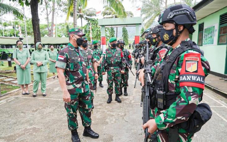 Kunjungan Pangdam XVII/Cenderawasih  di Pos Satgas Yonif 711/Rks