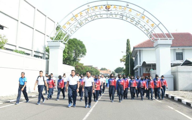 Olah raga bersama Korps Wanita TNI dan Polwan