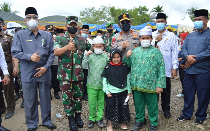 Pangdam I/BB Bersama Kapoldasu Tinjau Percepatan Vaksinasi Massal Anak