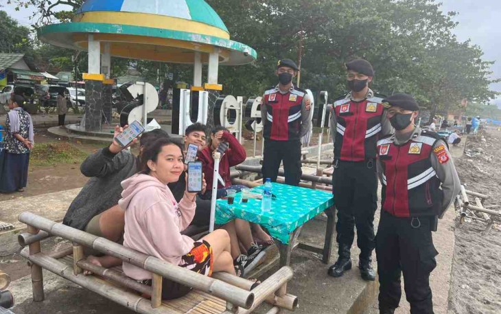 Rayakan Tradisi Papajar di Pantai Pelabuhan Ratu, Tim Black Marlin Awasi Prokes Warga 