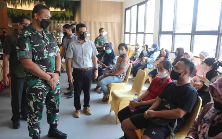 Dandim Tulungagung Tinjau Serbuan Vaksinasi di Lojikka Hotel 