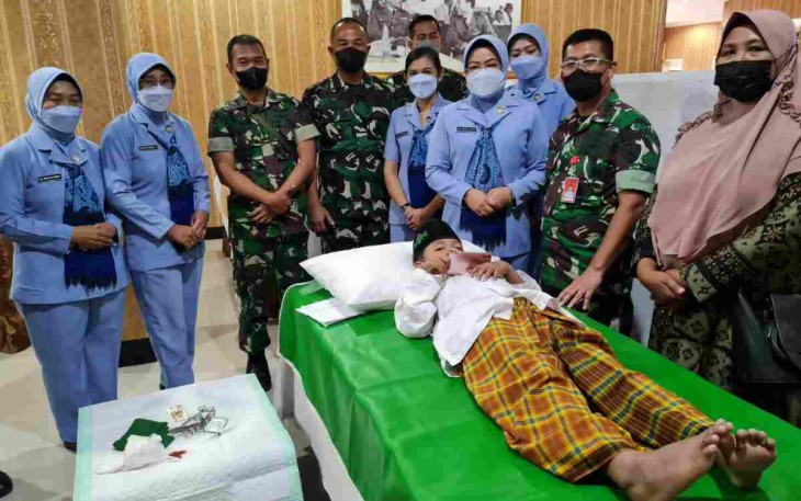 Meriahkan HUT Ke-76 TNI AU, Lanud Muljono Gelar Khitanan Massal 