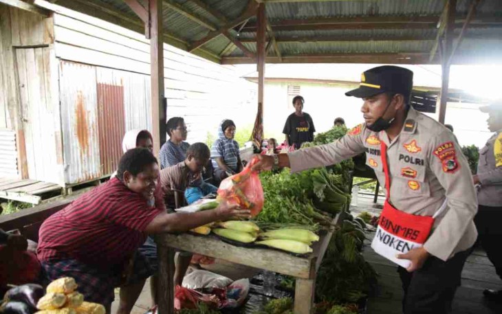 Peduli Kamtibmas Satgas Binmas Noken, Sambangi Pasar Kenyam Nduga