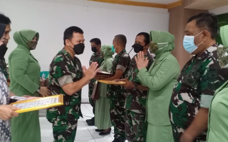 Dandim 0505/JT Berikan Ucapan Naik Pangkat dan Wisuda Purna Tugas