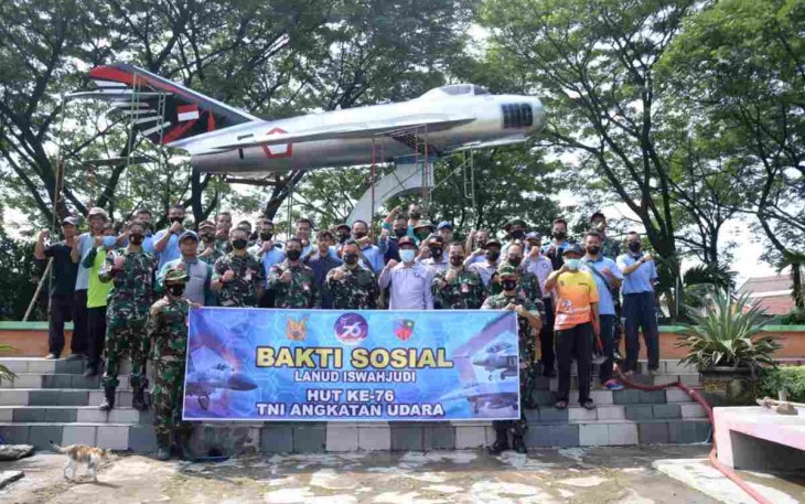 Serentak di Tiga Lokasi, Lanud Iswahjudi Bersihkan Monumen Pesawat Jelang HUT TNI AU
