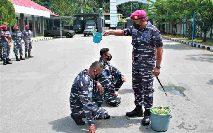 Tradisi Kenkat Prajurit Kasuari Perkasa Yonmarhanlan XIV Sorong