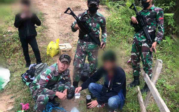 Satgas Pamtas Yonif Mekanis 643/Wns Berhasil Amankan Ratusan Butir Pil Ekstasi Dari Malaysia