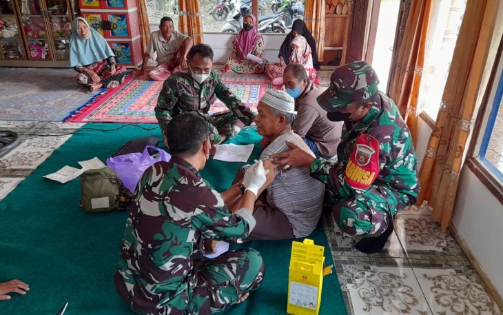 Vaksin Kodim 1002/HST Sasar Warga Desa Kayu Rabah