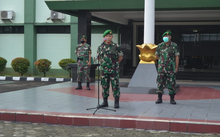 Dandim 0505/Jakarta Timur Pimpin Apel Gabungan Di Awal Bulan Ramadhan