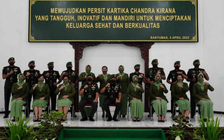 Persit KCK Koorcab Rem 071 PD IV/Diponegoro Peringati HUT Ke-76.