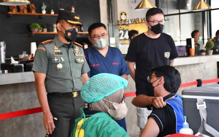 Kejar Target, Korem 081/DSJ Gelar Ngabuburit Vaksinasi di WOW Cafe Madiun