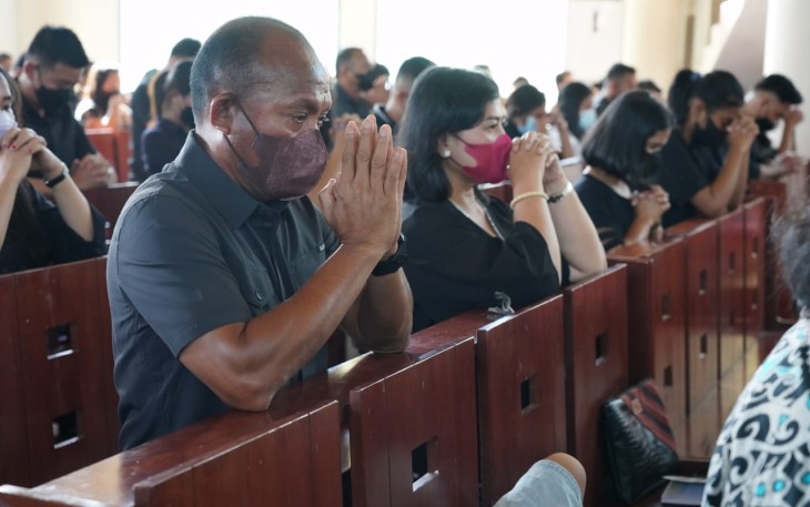 Pangdam XVIII/Kasuari Ikuti Ibadah Jumat Agung Di Gereja Santo Agustinus Manokwari