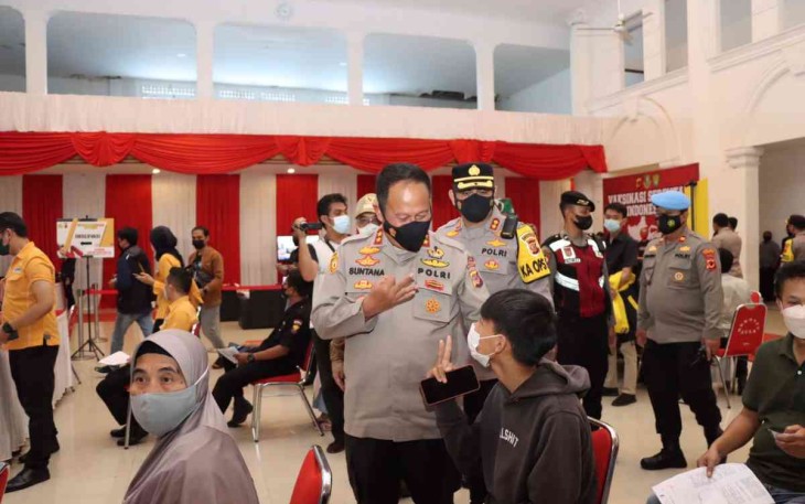 Kapolda Jabar Tinjau Vaksinasi dan Apresiasi Masyarakat di Kota Sukabumi