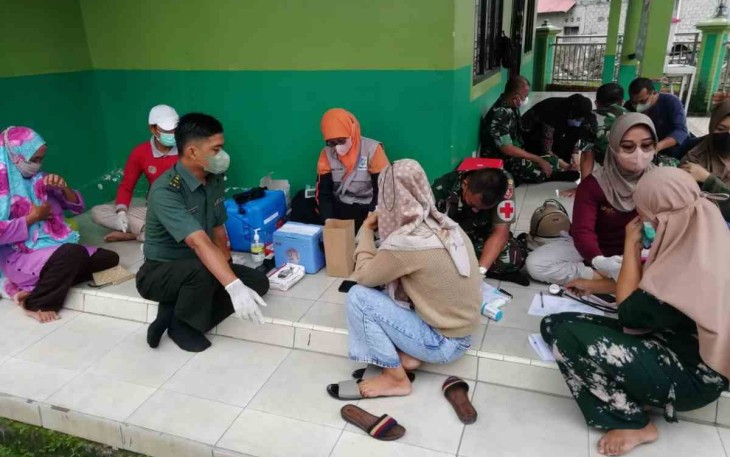 Vaksinasi Pedagang dan Pengunjung Pasar Petung