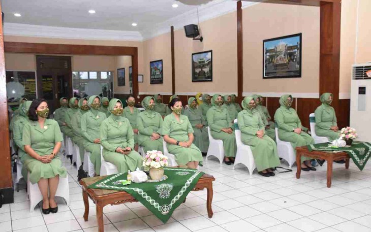 Rapat petsiapan Sertijab Persit di aula Makorem 073/Mkt