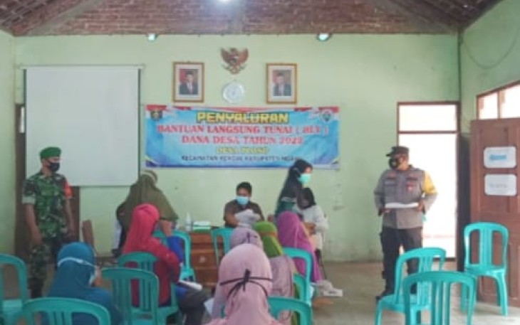 Koramil Kendal Pantau Pembagian BLT 