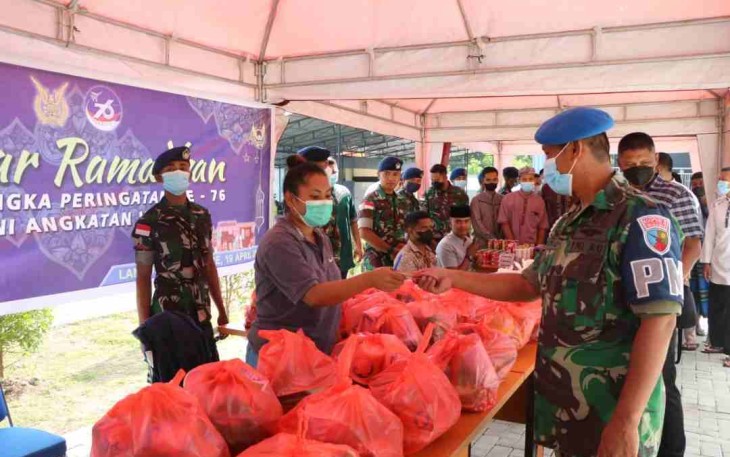 Kegiatan Bazaar Ramadhan di Lanud Silas Papare