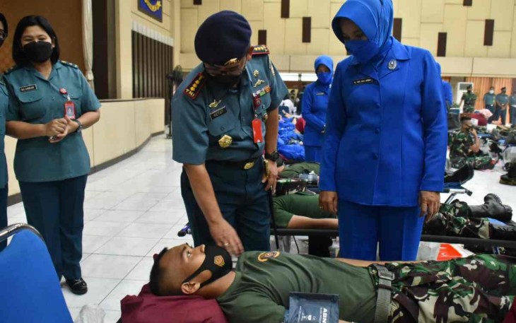 Pamen jajaran Kodiklatal tinjau pelaksanaan donor darah, Rabu (20/4/22)