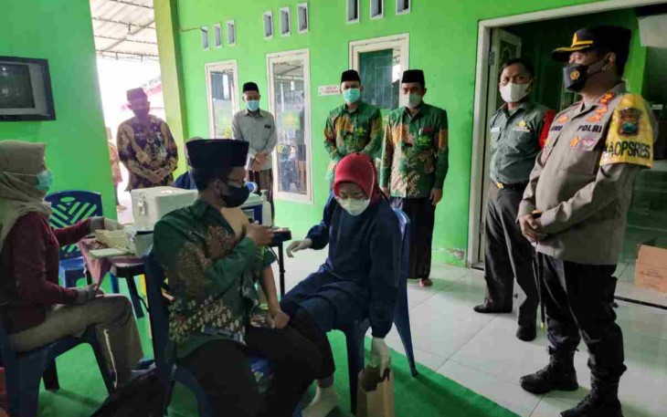 Kapolres tinjau pelaksanaan vaksinasi booster di PCNU Kota Blitar. Kamis (21/4/22) 