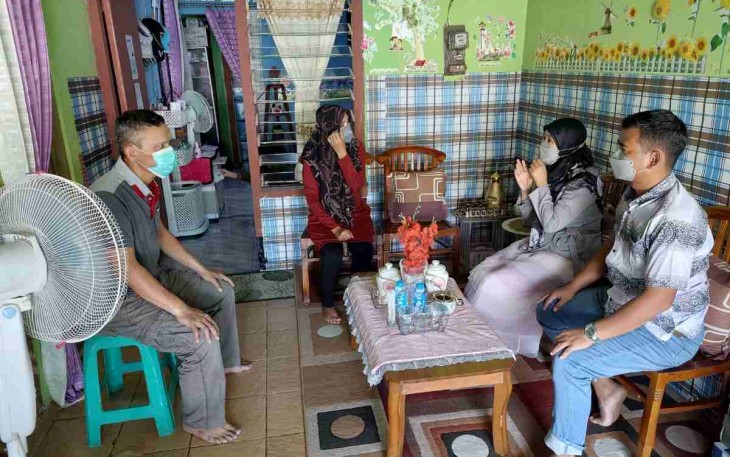 Anjangsana Komandan KRI Banda Aceh-593 ke rumah prajuritnya. Minggu (24/4/2022)