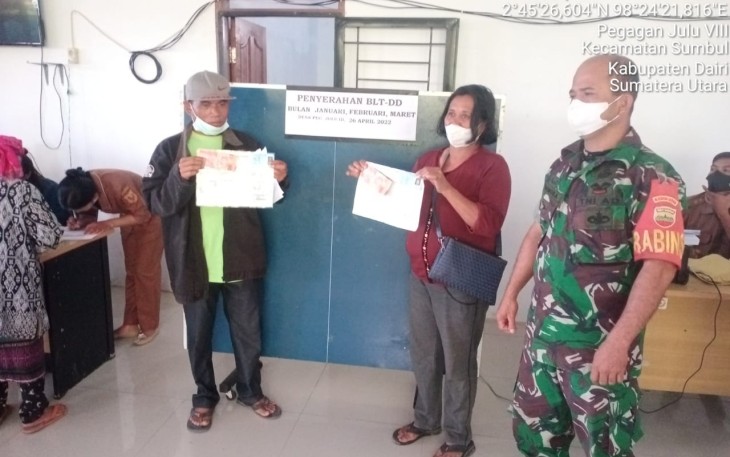 Serda Jasa Ranto Simamora tak kenal lelah dampingi warga dalam penyaluran BLT Dana Desa. Selasa (26/4/2022)