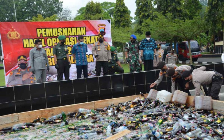 Danrem 073  hadiri pemusnahan hasil operasi pekat