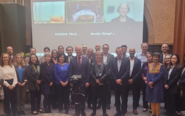 Saat foto bersama Board Member of CEPI di Bergen Norwegia. Senin (25/04/2022)