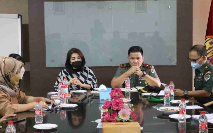 Danrem 052/Wkr saat pertemuan pembahasan pelatihan kerja gratis di Yayasan ASMI Jakarta. Rabu (11/05/2022)