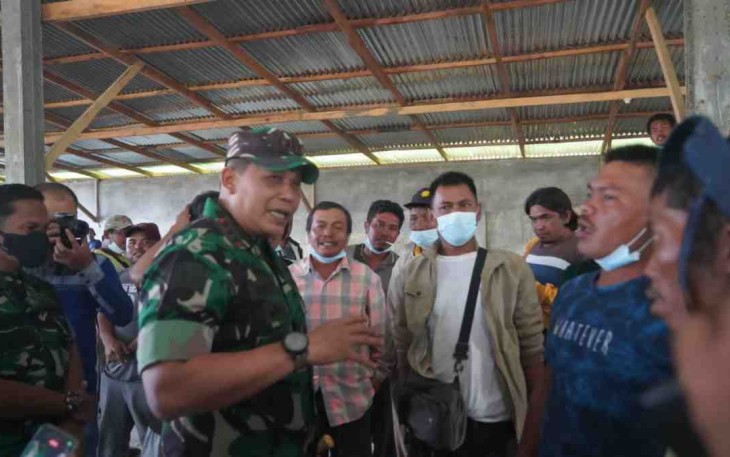 Penyampaian humanis Danrem 023/KS saat memberikan sosialisasi ke warga korban erupsi Sinabung. Selasa (10/05/2022)