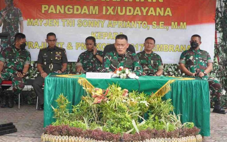 Pangdam Udayana saat memberikan pengarahan di Kodim 1617/Jembrana. Rabu (11/05/2022)