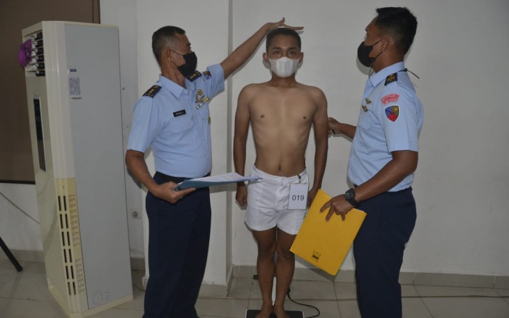 Pantukhir calon siswa Bintara PK TNI AU Gel. I Tahun 2022 di Lanud Supadio. Kamis (12/05/2022)