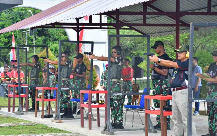 Keseruan lomba tembak pistol meriahkan HUT ke 4 Pasmar 3 di Sorong. Sabtu (14/05/2022)