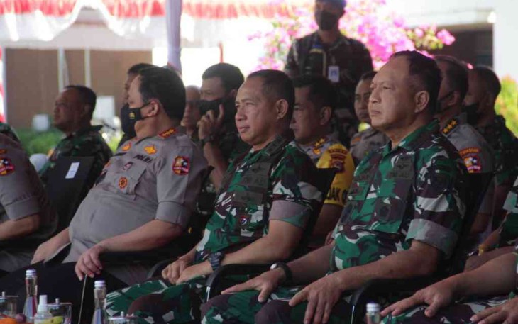 Wakasad (tengah) hadiri pembukaan Latsitarda Nusantara XLII di lapangan Bumi Gora kantor Gubernur NTB. Sabtu (14/05/2022)