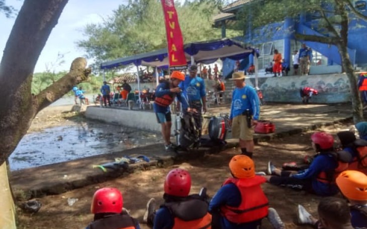 Latihan SAR lanal Yogyakarta di pantai Laguna Pengklik Samas. Minggu (15/05/2022)