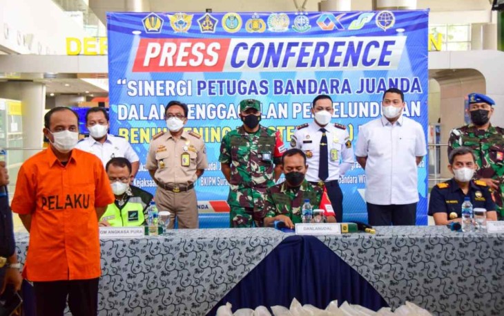 Press conference penyelundupan benih lobster di Surabaya. Selasa (17/05/2022)