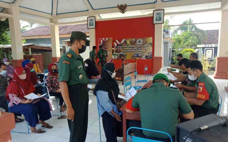 Dandim Ngawi tinjau penyaluran BLT Minyak Goreng. Kamis (19/05/2022)