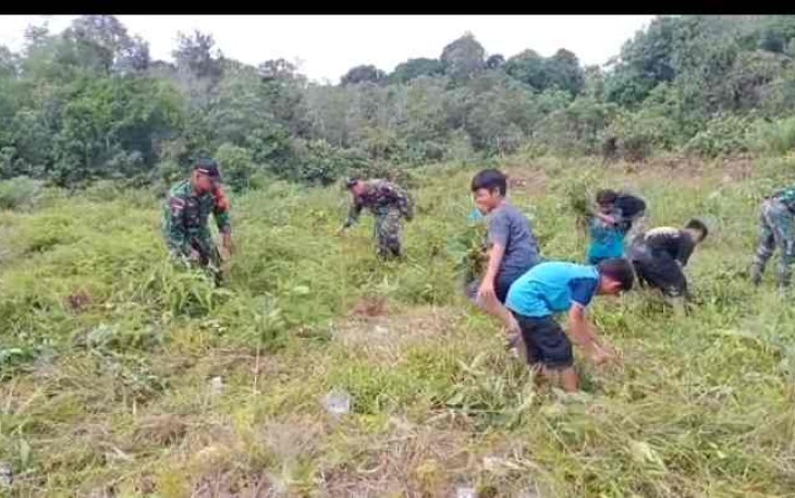 Lingkungan sekolah bersih dan asri di perbatasan 