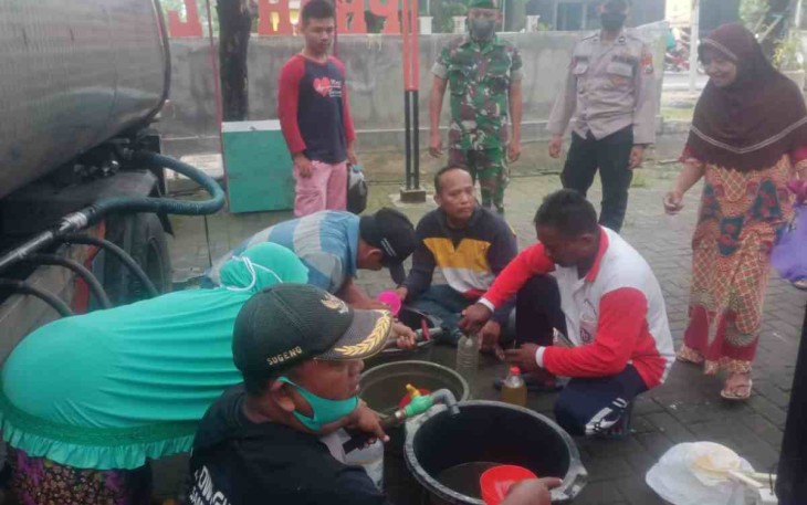 Bazar minyak goreng curah di desa Kedungprahu